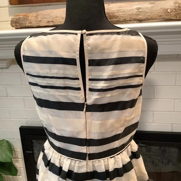 #339 Gorgeous Calvin Klein Ribbon Detail Dress Size 4 - Picture 6 of 9